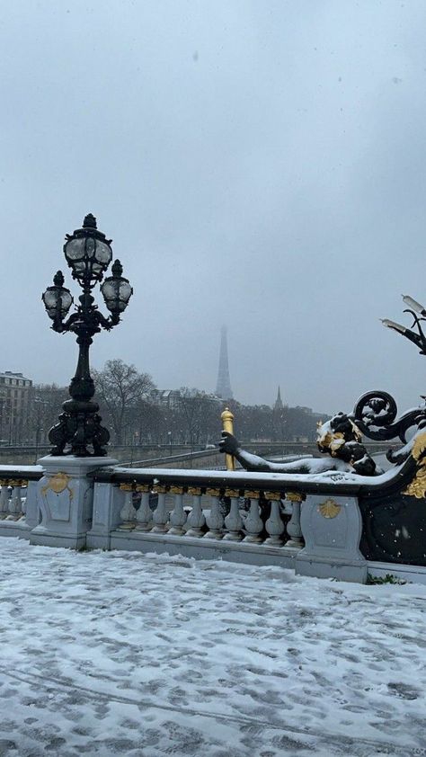 Paris Snow, Paris In December, Paris Winter, France Aesthetic, Paris Vibes, Parisian Vibes, Paris Aesthetic, Living In Paris, Winter Pictures