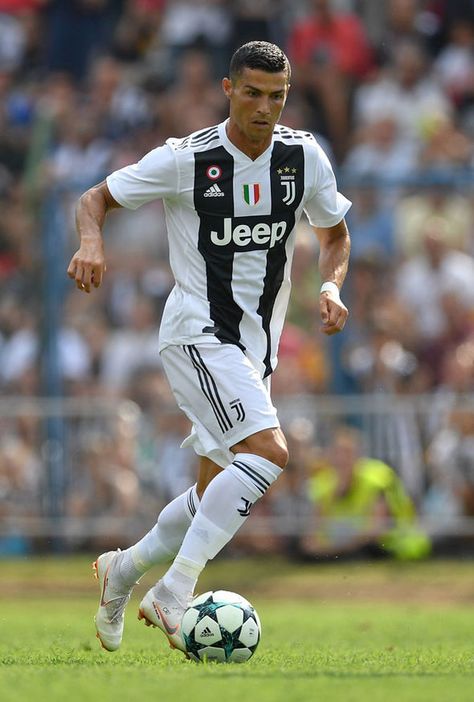 Cristiano Ronaldo Soccer, List Of Sports, Cristiano Ronaldo Juventus, Cr7 Messi, Ronaldo Juventus, Ronaldo Cristiano, Real Madrid Football, Ronaldo Football, Best Football Players