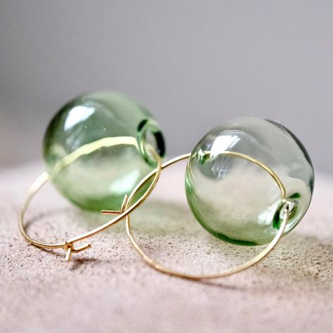 Beautiful Green Bubble Hoop Earrings earrings, understated chic, easy to combine, gorgeous eye-catchers. Very unusual and unique minimalist geometric design. 💚 Minimalist clear green glass bubble earrings - simple and sophisticated design 💚 Stylish gold metal hoop with handmade glass bubbles that have a beautiful shine 💚 Lightweight and delicate design, suitable for all occasions 💚 Timeless design, these earrings will never go out of style! 💚 Perfect gift for any special occasion - birthday Glass Earrings Handmade, Glass Hoop Earrings, Green Gift, Metal Jewelry Handmade, Unique Hoop Earrings, Jewelry Making Classes, Bubble Earrings, Unusual Earrings, Unusual Jewelry