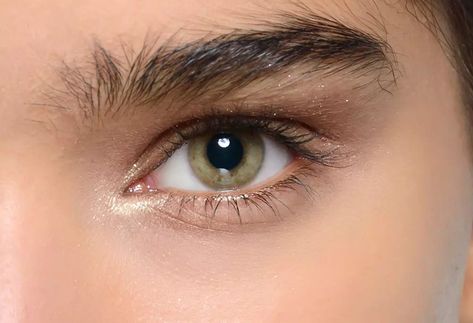 Natural Bushy Eyebrows, How To Grow Your Brows Thicker, Bushy Brows Natural Thick Eyebrows, Cowlick Eyebrow, How To Get Bushy Eyebrows, Messy Eyebrows Natural, How To Grow Out Eyebrows, Overgrown Eyebrows, Eyebrow Inspo Natural