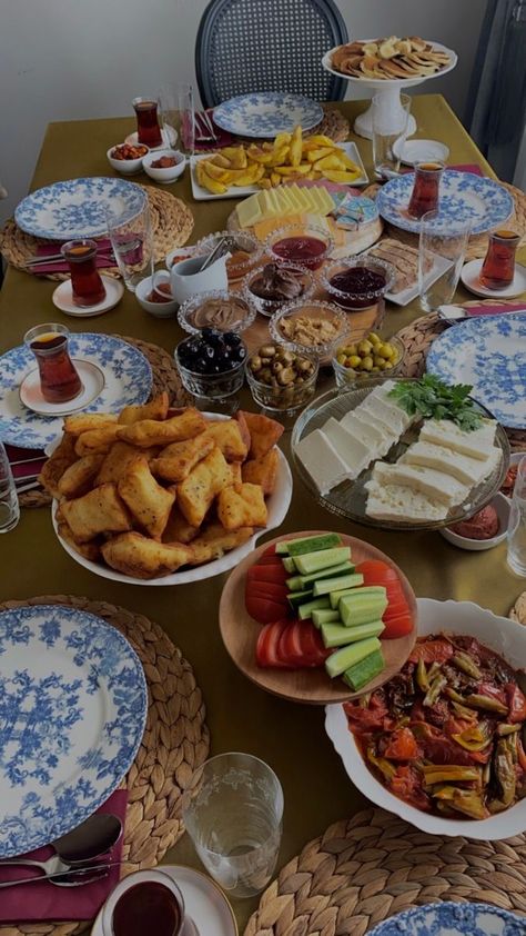 Amazing Food Platters, Turkish Breakfast, Catering Ideas Food, Food Displays, Turkish Recipes, Food Platters, Food Decoration, Food Presentation, Cafe Food