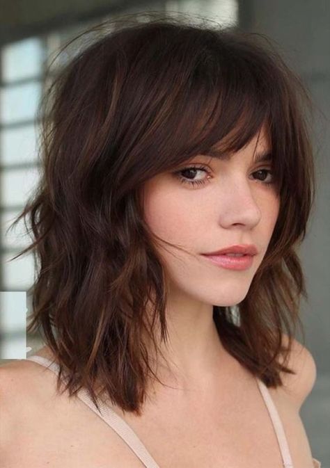 3 cortes de pelo que dan volumen si tenés pelo finito | Para Ti Cute Medium Length Hairstyles, Haircut Images, Hairstyles 2024, Bangs With Medium Hair, Hair With Bangs, Short Hair With Bangs, Medium Hair Cuts, Shoulder Length Hair, Medium Length Hair Cuts