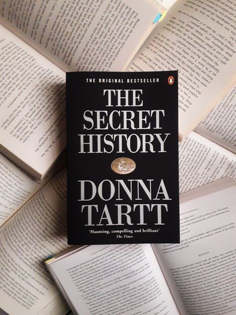 The Secret History novel The Secret History Book, History Dark Academia, History Book Cover, The Secret History Aesthetic, Plastic Girl, Bookstagram Inspiration, Donna Tartt, I Cried, History Book