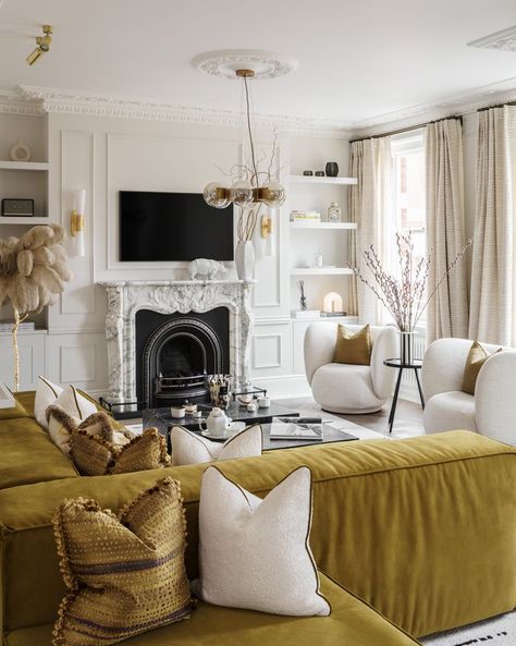 German Design Interior, Neutral Parisian Living Room, Traditional Parisian Living Room, Paris Chic Interior Design, Parisian Family Room, Living Room Designs Parisian, London Townhouse Living Room, French Interior Design Parisian Style Living Room, European Home Decor Living Room