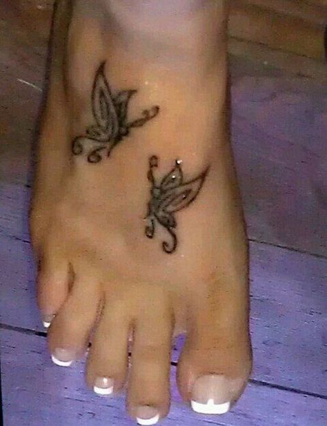 Tattoo With Dermal Piercing, Hip Tattoos Women, Dope Tattoos For Women, Dermal Piercing, Stylist Tattoos, Cute Tattoos For Women, Foot Tattoo, Dope Tattoos, Simplistic Tattoos