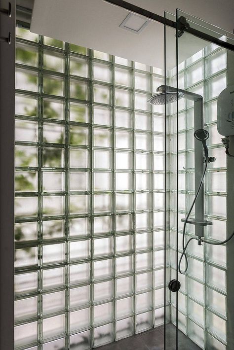 Beautiful use of glass blocks for the modern shower area with smart ligting | Glass Blocks for the Bathroom: Gorgeous Bricks Make a Grand Comeback! | Decoist Glass Block Shower, Glass Blocks Wall, Geometric Floor, Glass Brick, Micro House, Stunning Bathrooms, Glass Block, Modern Shower, Block Wall