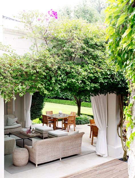 Outdoor Entertaining Area Hamptons, Hamptons Outdoor Living, Hamptons Backyard, Outdoor Entertaining Spaces, Outdoor Entertaining Area, Pergola Patio, Outdoor Dining Area, Summer Breeze, Beach Lovers