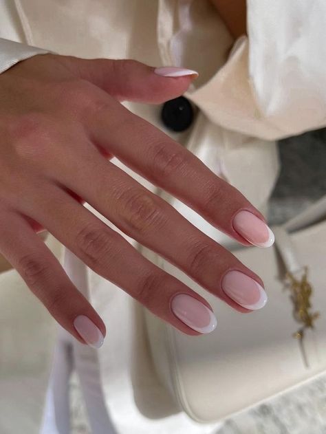 classic short oval French tips Ideas For New Year, Casual Nails, Her Nails, Short Nail, Round Nails, Acrylic Gel, Oval Nails, Neutral Nails, Dipped Nails