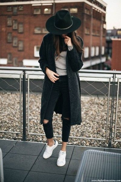 Winter Outfit With Fedora Hat, Why Not? Try These Looks!  http://www.ferbena.com/winter-outfit-with-fedora-hat-why-not-try-these-looks.html Adidas Winter Outfit, Jeans Outfit Winter, Black Mom Jeans, Winter Jeans, Random Ideas, Outfit Jeans, Pinterest Closet, Outfits With Hats, Black Hat