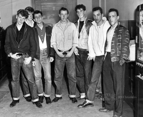 Greaser Guys, Guys Haircut, Greaser Style, 1950s Mens, Haircut Types, Teddy Boys, Fashion 1950s, Rockabilly Fashion, Young Men