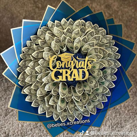 Graduation Bouquet Ideas, Graduation Money Bouquet, Graduation Flower Bouquet, Gifts Bouquet, Graduation Bouquet, Diy Graduation Gifts, Graduation Flowers, College Graduation Party, Graduation Money