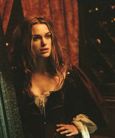 best of pirates of the caribbean on Twitter: "elizabeth swann in the curse of the black pearl, 2003… " Kira Knightly, Elisabeth Swan, Kiera Knightly, Kaptan Jack Sparrow, Elizabeth Swann, Keira Knightly, Pirate Life, Keira Knightley, Jack Sparrow