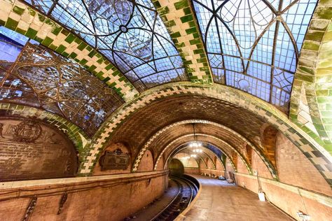 These abandoned subway stations underneath New York still evoke interest from those living above them. Abandoned Train Station, Abandoned City, Penn Station, Voyage New York, Abandoned Train, Places In New York, Subway Station, New York Subway, Downtown Manhattan