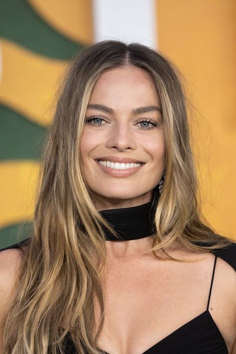 Margot Robbie Brown Hair Brunettes, Blake Lively Dark Blonde, Transition Hair From Blonde To Brown, Margot Robbie Light Brown Hair, Margot Robbie Hair Brown, Margot Robbie Brown Hair, Margot Robbie Hair Color, Bambi Blonde Hair, Sofia Richie Hair Color