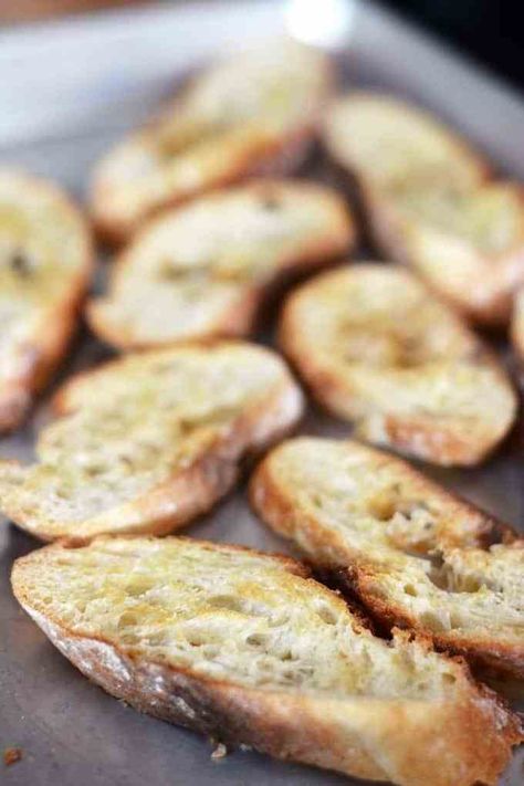 How To Make Crostini, Food Bites, Toasted Crostini, Vegan Party Food, Baguette Bread, Crostini Recipes, Ciabatta Bread, Bread Toast, Olive Oils