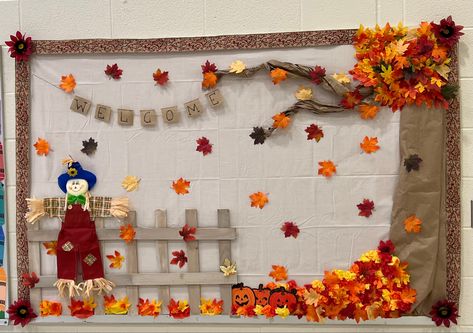 Fall Decor For School, Classroom Decor Autumn, Autumn Display Boards, Autumn Classroom Decorations, Fall Bulletin Board, Kindergarten Decorations, Fall Classroom Decorations, Fall Kindergarten, Autumn Display