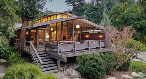 Post And Beam Home, Beam Structure, Clerestory Windows, Post And Beam, Built In Desk, Pitched Roof, Mid Century Modern House, Open Plan Living, Small House