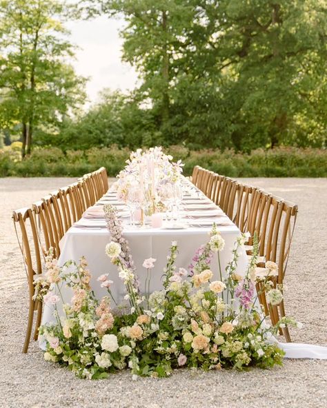 Have you ever had a meal at an event or restaurant and absolutely loved it. Then you tried to re-create it at home? 🙋🏻‍♀️ we have! And let me tell you these stuffed mushrooms are worth traveling back to the French countryside. Wedding Planning & Design: @summernicoleeventss Photography: @melanieannephoto Venue: @chateaudecourtomer Videography: @everafter_films Florist: @bayaflordesign Day of coordination: @goodbyemademoiselle HMUA: @onorinajomirbeauty Catering: @cuisinedefrancky DJ: @housem... French Countryside Wedding Aesthetic, French Provincial Wedding, French Countryside Wedding, French Country Wedding, Countryside Wedding, French Countryside, French Provincial, Country Wedding, Wedding Stuff