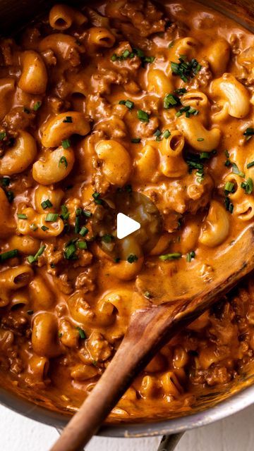 Kylie Mazon-Chambers on Instagram: "Hamburger helper is much better when it doesn’t come from a box! This is a great, nostalgic one-pot dish perfect for the whole family. The cheesy, ground beef-filled pasta is a comforting meal for bone chilling nights. INGREDIENTS 2 tablespoons extra-virgin olive oil 1 medium yellow onion, diced 2 cloves garlic, chopped 1 pound (80/20) ground beef Kosher salt, as needed Freshly ground black pepper, as needed 3 tablespoons tomato paste 1 teaspoon chili powder 3½ cups beef stock ½ pound pipe rigate or elbow pasta ⅓ cup heavy cream 2 cups shredded sharp Cheddar cheese 2 tablespoons diced chives, divided full instructions & recipe on site [cookingwithcocktailrings.com] #nostalgia #hamburger #easypastadishes" Elbows Pasta Recipes, Elbow Pasta Recipes, Hamburger Helper Recipes, Elbow Pasta, Cream Pasta, Filled Pasta, Easy Pasta Dishes, Hamburger Helper, One Pot Dishes