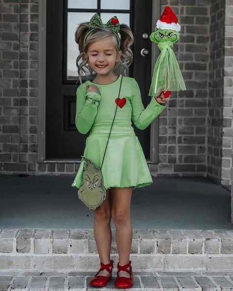 Grinch Costumes, Character Dress Up, Grinch Christmas Party, Christmas Dress Up, Grinch Party, Christmas Photo Props, Volleyball Inspiration, The Grinch Stole Christmas, Dress Up Day