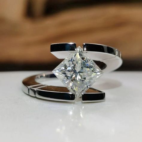 Tension Set Princess Cut Moissanite Ring Bypass Engagement Ring Women Gold Ring Tension Ring, Princess Cut Moissanite, Moissanite Diamond Rings, Wedding Rings Solitaire, Princess Diamond, Diamond Solitaire Rings, Schmuck Design, Diamond Gemstone, Diamond Wedding Rings