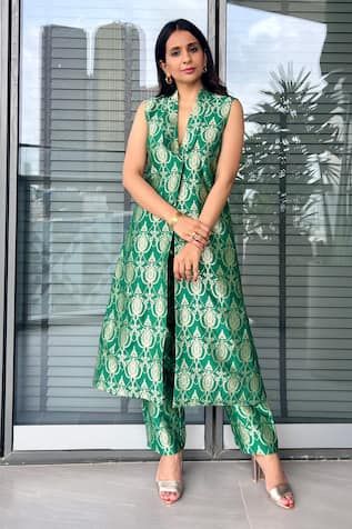 Buy Green Georgette Bandhani High Neck Basanti Tunic And Pant Set For Women by Itrh Online at Aza Fashions. Indo Western Outfits For Women, Brocade Jacket, Silk Kurti Designs, Indian Designer Suits, Brocade Dresses, Kurti Designs Party Wear, Kurta Designs Women, Designer Dresses Casual, Stylish Party Dresses