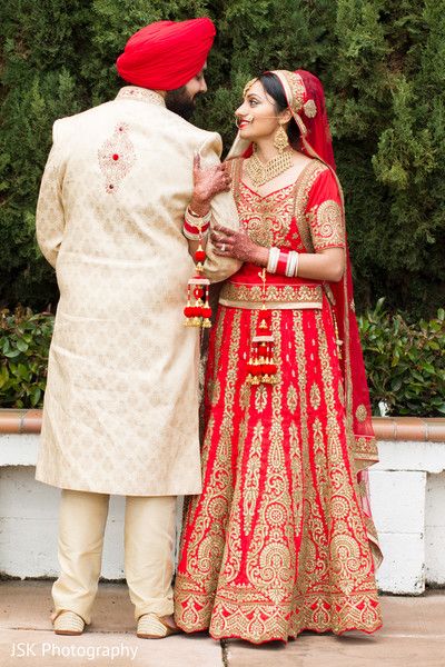 Wedding fashion http://www.maharaniweddings.com/gallery/photo/88169 Hindu Wedding Photos Photography, Kapal Photo Wedding, Caples Photo Wedding Indian, Hindu Wedding Photos Indian, Kapl Photo, Capel Photo, Couple Wedding Dress Indian Hindu, Hindu Wedding Photos, Bride Fashion Photography