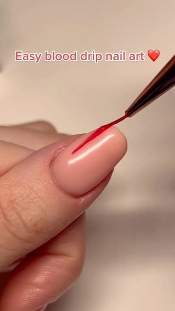 Diy Halloween Gel Nails, Drip Design On Nails, Blood Drip Nails Tutorial, Blood Tip Nails, Blood Drip Nails Short, Blood Splatter Nails Tutorial, Easy Nail Art Halloween, Nail Drip Design, Black Nails With Blood Drip