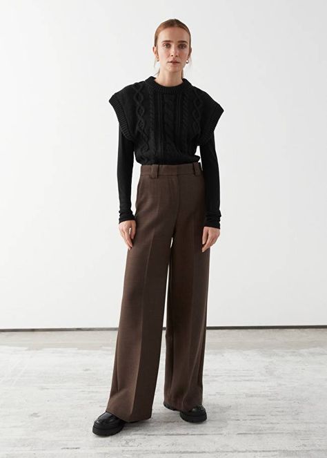 Brown Trousers Outfit, Spring Time Outfits, Trousers Outfit, Cable Knit Vest, Spring Trends Outfits, Trouser Outfit, Relaxed Trousers, Brown Trousers, Panel Leggings