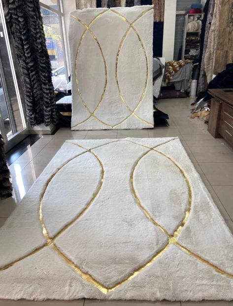 Living Room Silver And Gold, Gold And White Home Office, White And Gold Studio Apartment, Brown Gold And White Bedroom, Luxury Living Room Rug, Fluffy Bedroom Rugs, White And Gold Home Decor Living Room, Gold Rugs In Living Room, Ivory And Gold Bedroom