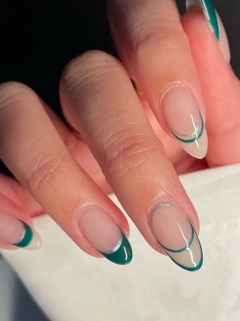 French outline nail design Simple Prom Nails, Emerald Green Nails, Emerald Nails, Gold Acrylic Nails, Green Acrylic Nails, Dark Green Nails, Green Nail Art, Green French, Formal Nails