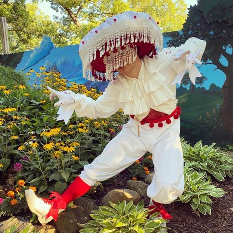 Mushroom Man Ren Faire Red and White Mushroom Outfit, Mushroom Man, Haute Fashion, Ren Fair, Clothes Reference, Mushroom Hat, Land Of Oz, Garden Show, How To Go