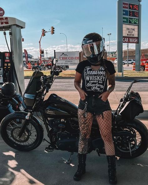 Women Biker Outfits, Women Motorcycle Outfit, Female Biker Outfit, Lady Biker Outfits, Biker Outfits For Women, Motorcycle Babe Biker Chic, Biker Halloween Costume, Biker Girl Style, Biker Costume