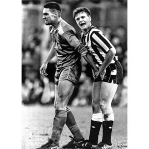 Famous picture Vinny n Gazza Paul Gascoigne, Vinnie Jones, Panther Print, Football Images, Soccer Guys, Rugby Players, Newcastle United, San Antonio Spurs, Vintage Football