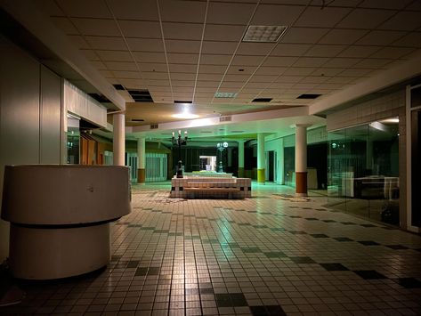 Merle Hay Mall's underground secret - Axios Des Moines Mall Minecraft, Luminal Space, Abandoned Mall, Lps Sets, Back Rooms, Abandoned Malls, Vhs Aesthetic, Dead Malls, 90s Decor