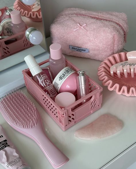 Pink Beauty Products Aesthetic, Pink Gift Basket, Girly Items, Basket Gift Ideas, Pink Skincare, Wishlist Ideas, Bedroom Pink, Soft Pink Theme, Pink Lifestyle