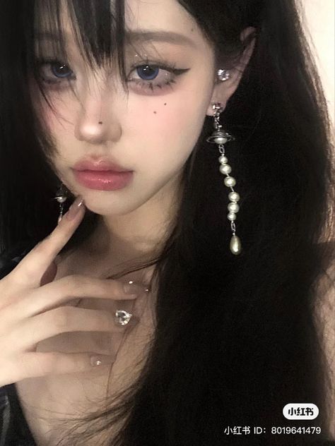 Kpop Idol Dark Makeup, Japanese Alt Makeup, Asian Alt Makeup, Gothic Douyin Makeup, Korean Grunge Makeup, Grunge Douyin Makeup, Goth Douyin Makeup, Asian Goth Makeup, Acubi Makeup