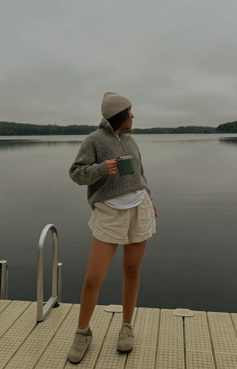 Cute Outdoorsy Outfits Fall, Casual Outdoorsy Outfits, Coastal Comfy Outfits, Patagonia Hat Outfit, Outdoor Outfit Aesthetic, Vermont Style Outfits, Granola Chic Fashion, Earthy Astethic Outfits, Washington State Outfits