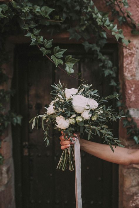 Bridal Shower Punch Recipes, Bridal Bouquet Greenery, Bridal Bouquet White Roses, White Flower Decor, Bridal Shower Punch, Bouquet White Roses, Bridal Shower Chair, White Rose Bridal Bouquet, Bouquet Greenery