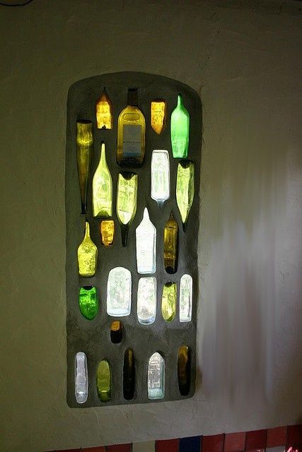 That is so cool! A wine bottle stained glass window. Will have to ask the glass people in my life about this-wonder if you could just make a panel to stand in the yard to catch the sun's rays? Ideas Recicladas, Bottle Window, Earthship Home, Bottle Wall, Cob House, Earth Homes, Earthship, Backyard Fences, Wine Bottle Crafts