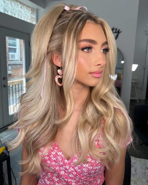 Hairstyles For Pink Dress, Barbie Birthday Hairstyle, Barbie Looks Hairstyle, Half Up Barbie Hair, Barbies Hair Styles, Barbie Bangs Hairstyles, Barbie Blowout Hair, Hairstyles For Barbie Dolls, Easy Barbie Hairstyles