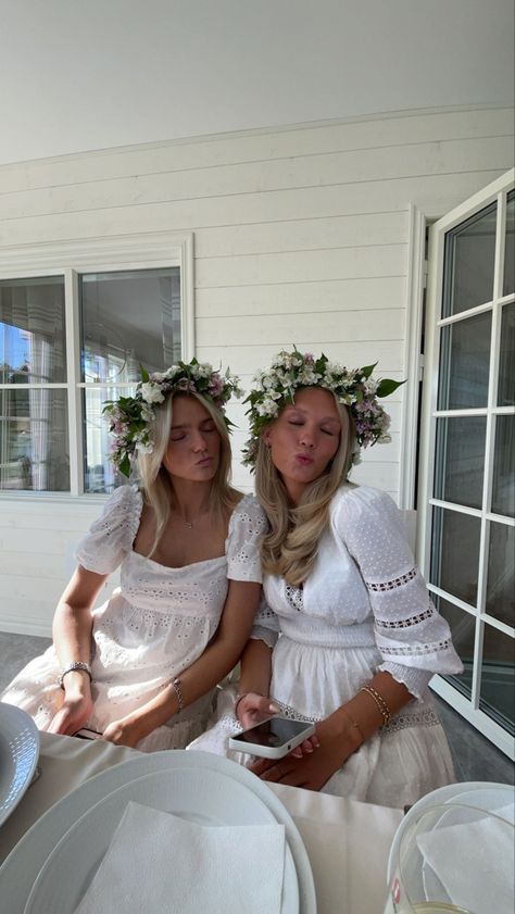 Midsommar Party Outfit, Midsommar Outfit, Solstice Party, European Fashion Summer, Swedish Summer, Midsummer Dream, Scandinavian Summer, Scandinavian Lifestyle, Swedish Girls