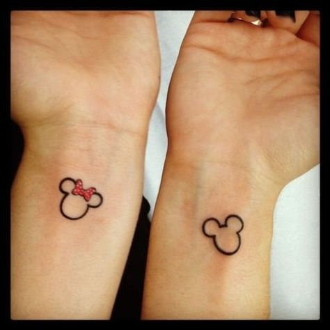 42 Small Walt Disney Tattoos with Images - Piercings Models Disney Couple Tattoos, Girlfriend Tattoos, Minnie Tattoo, Mickey Tattoo, Partner Tattoos, Cute Couple Tattoos, Couple Tattoos Unique, Mouse Tattoos, Tattoo Trend