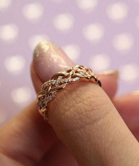 Beautiful Gold Rings Design Unique, Womens Wedding Bands Gold, Beautiful Wedding Rings Diamonds, خواتم خطوبة, Gorgeous Wedding Bands, Popular Photo, Perfect Proposal, Beautiful Wedding Rings, Gold Rings Fashion