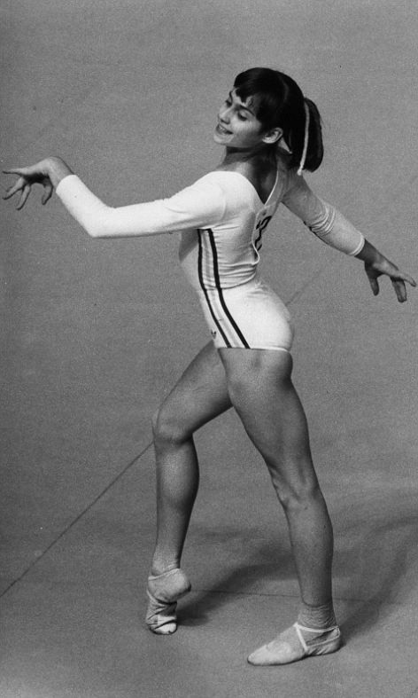 The perfect 10.0. Nadia Comaneci - Montreal Olympics 1976.  I remember watching her perform...she was adorable. Summer Olympics, 1976 Olympics, Nadia Comaneci, The Dictator, Perfect 10, Floor Workouts, Retro Photo, Gymnast, The Good Old Days