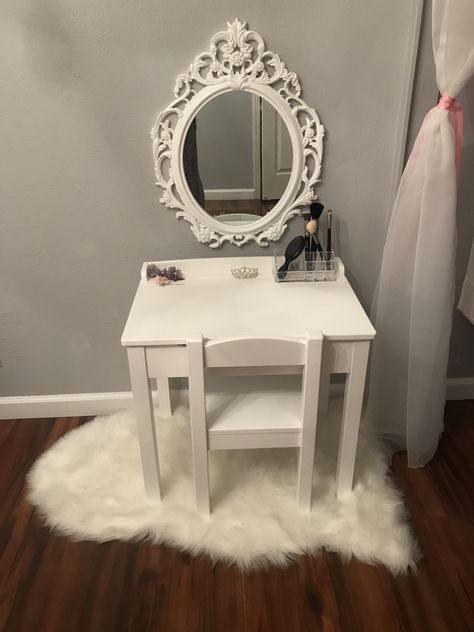 Diy Kid Vanity, Girl Vanity, Diy Kids Vanity Girl Rooms, Toddler Vanity Ideas, Toddler Vanity Diy, Diy Kids Vanity, Girls Vanity Ideas Kids, Toddler Vanity, Kids Makeup Vanity