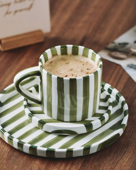 43+ Coffee Bar Styling Ideas for a Pinterest-Worthy Space - Katie Grazer Blog Brown Plates, Brown Mugs, Brown Cups, Green Cups, Green Plates, Blue Cups, Keramik Design, Green Mugs, Coffee Cup Set