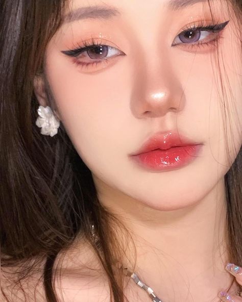 Makeup Look Makeup Ala Korea, Layout Makeup, Makeup Asia, Makeup Layout, Soft Make-up, Makeup Ulzzang, Face Contouring Makeup, Asian Makeup Looks, Mekap Mata