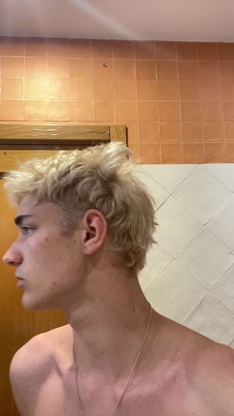 Bleached Hair Men Curly, Nice Mullet Hairstyle Mens, Bleach Blonde Mullet Man, Types Of Mullets Men, Short Blonde Mullet Men, Blond Short Hair Men, 80s Men Haircut, Blond Hairstyles Men, Blonde Man Haircut