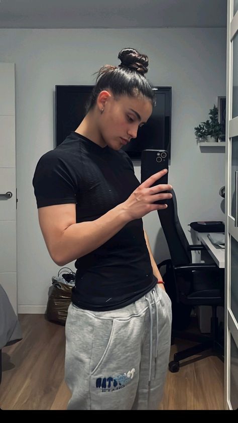 #BEAUTY ,#REALATIONSHIPS #Fashion #Outfits #Winter Outfits #Animals Muscle Mommy Outfits Casual, Masc Tomboy Outfits, Masc Woman Outfit Ideas, Athletic Masc Women, Masc Latinas, Long Hair Masc Women, Female Masc Outfits, Black Masc Women Aesthetic, Tomboy Gym Outfit